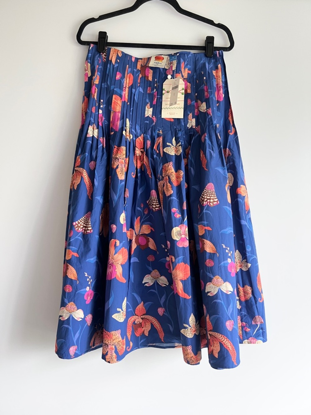 FARM Rio Blue Floral Pintuck Midi Skirt Size Medium NWT - Picture 4 of 16
